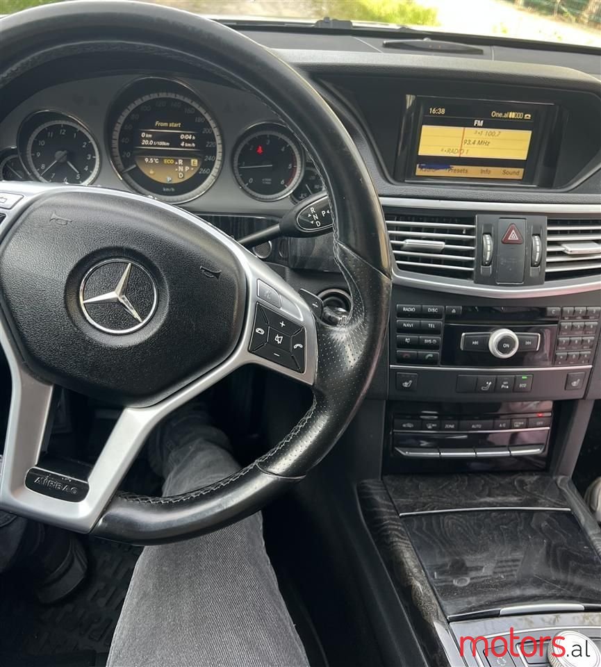 2012' Mercedes-Benz E 220 photo #3