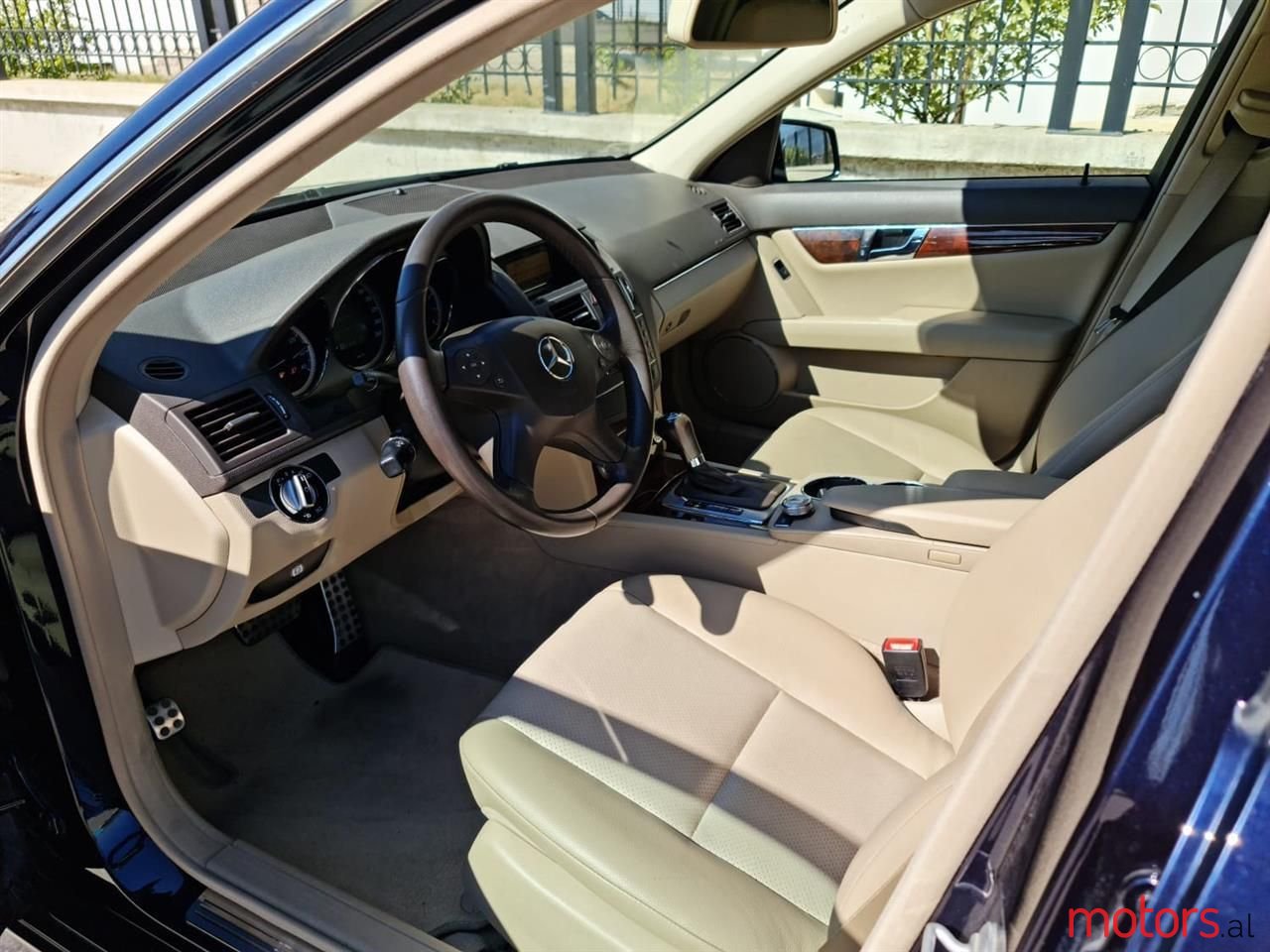 2010' Mercedes-Benz C 250 photo #3