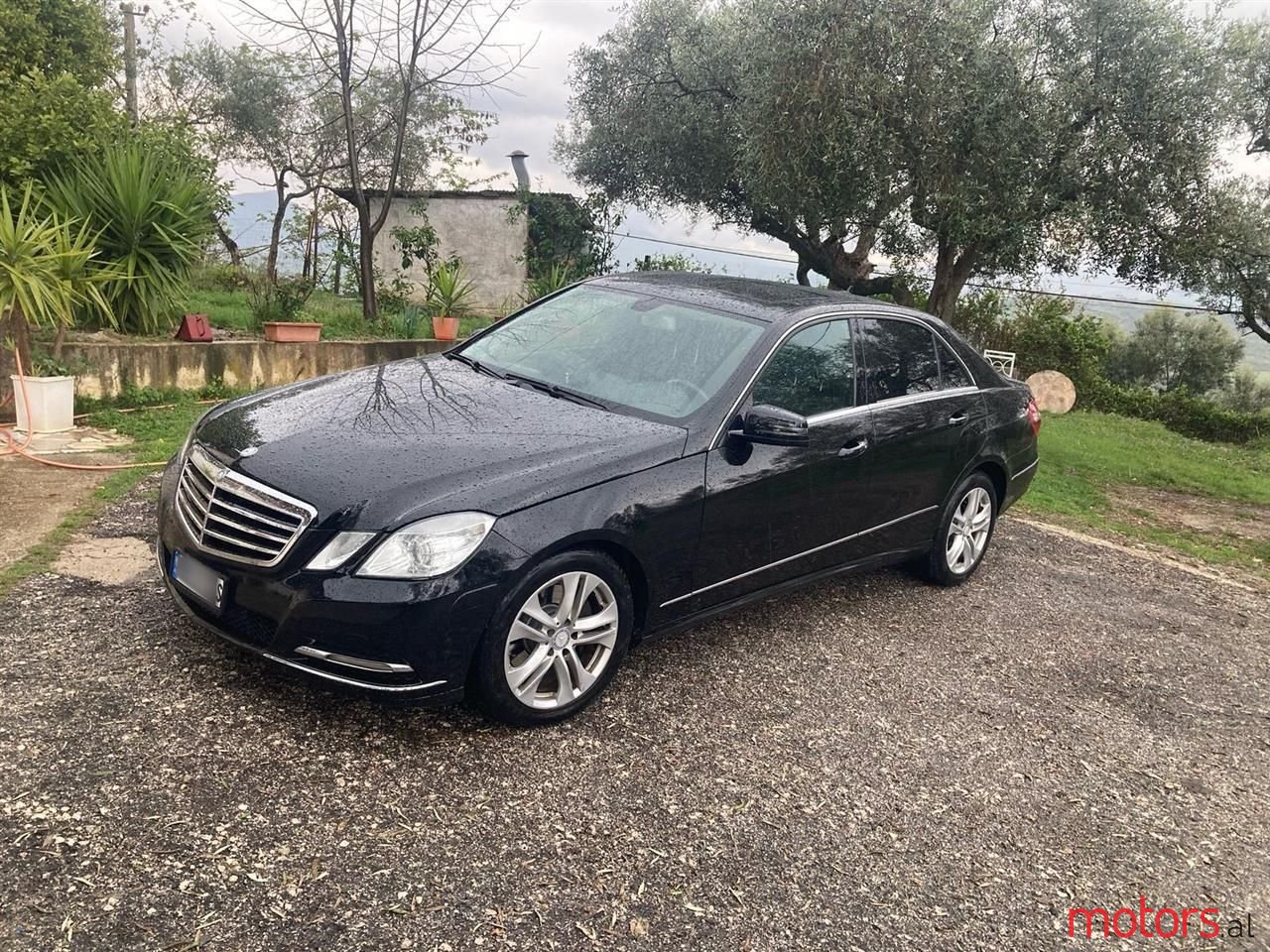 2011' Mercedes-Benz E 350 photo #2