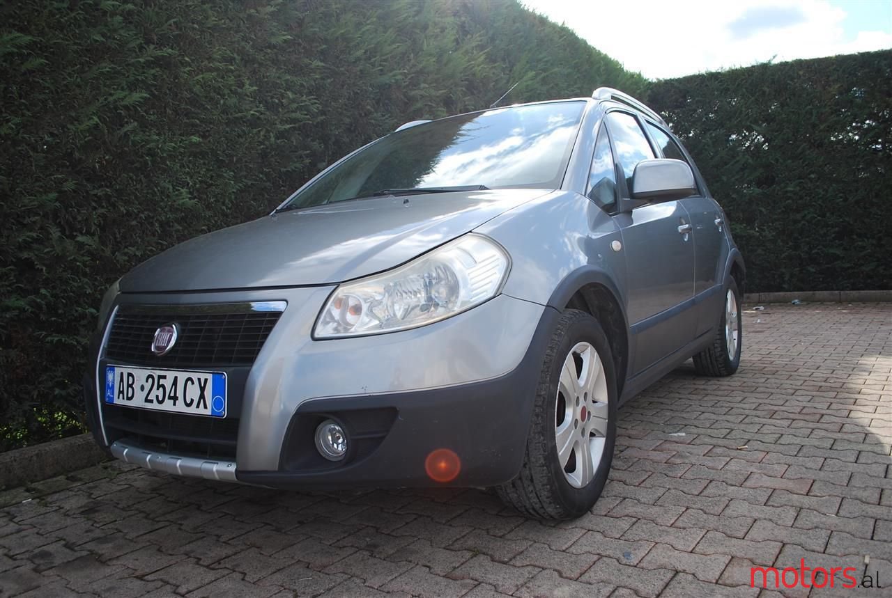 2009' Fiat Sedici photo #2