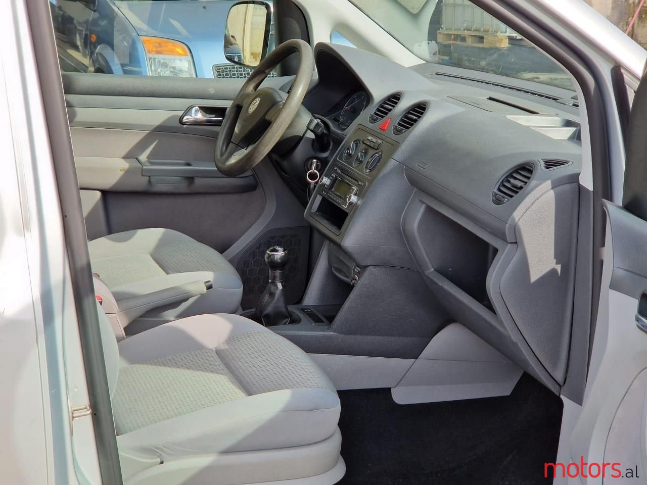 2009' Volkswagen Caddy photo #5