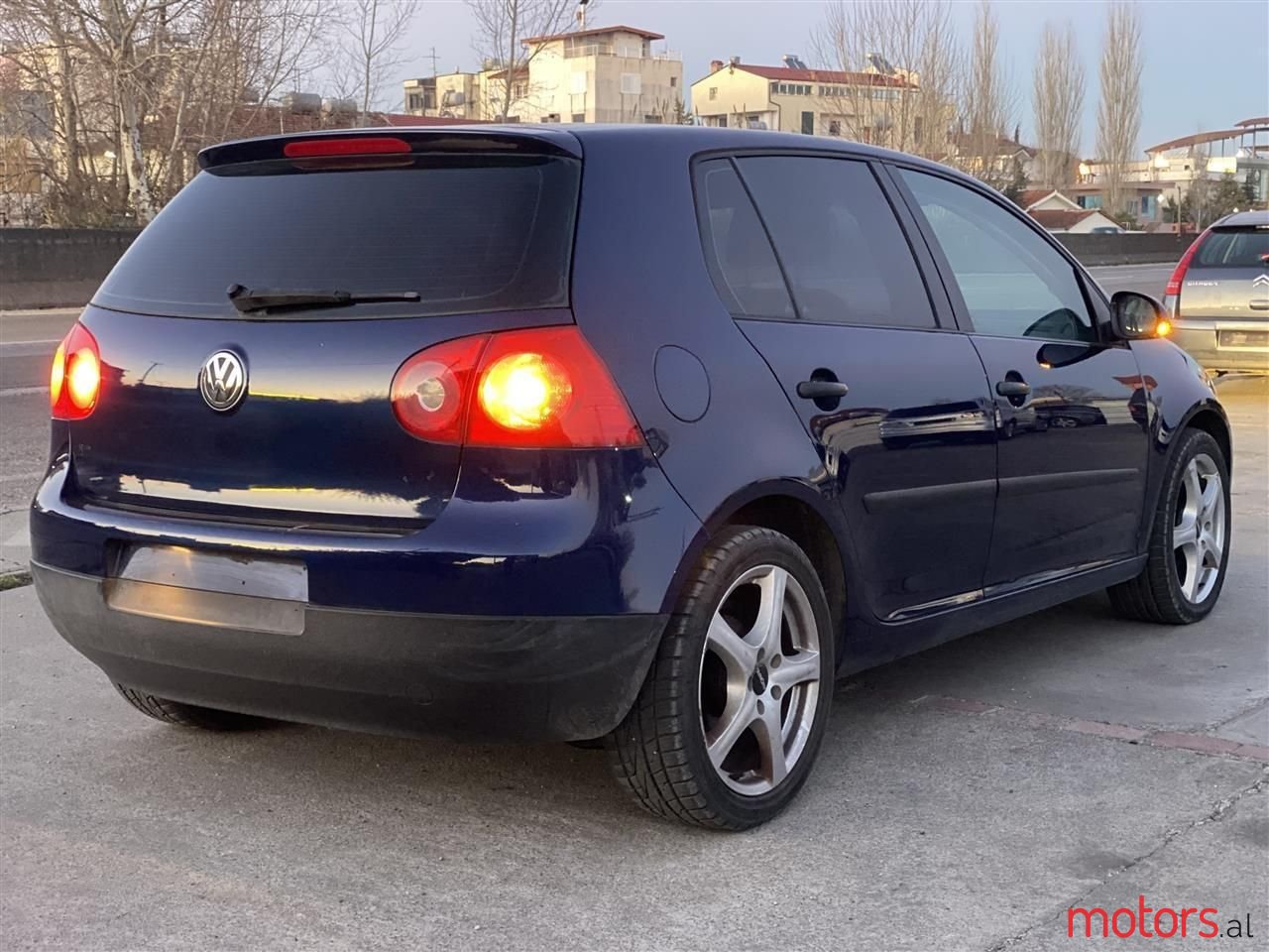 2005' Volkswagen Golf photo #2