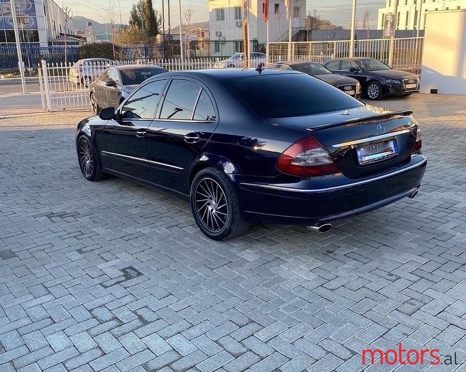 2008' Mercedes-Benz E 320 photo #3