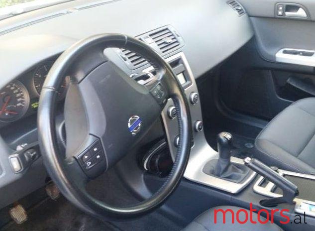 2010' Volvo V50 photo #1