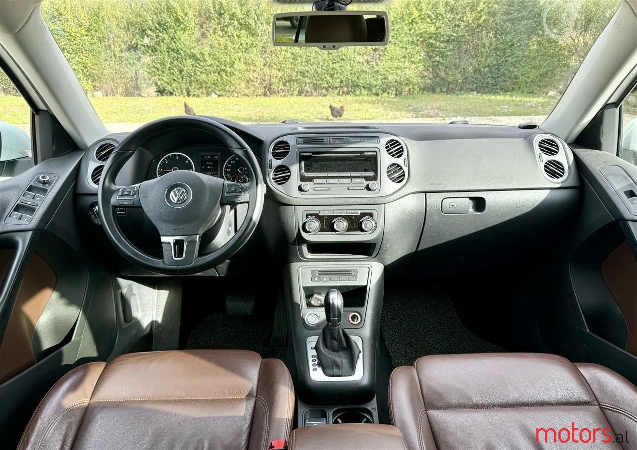 2015' Volkswagen Tiguan photo #4