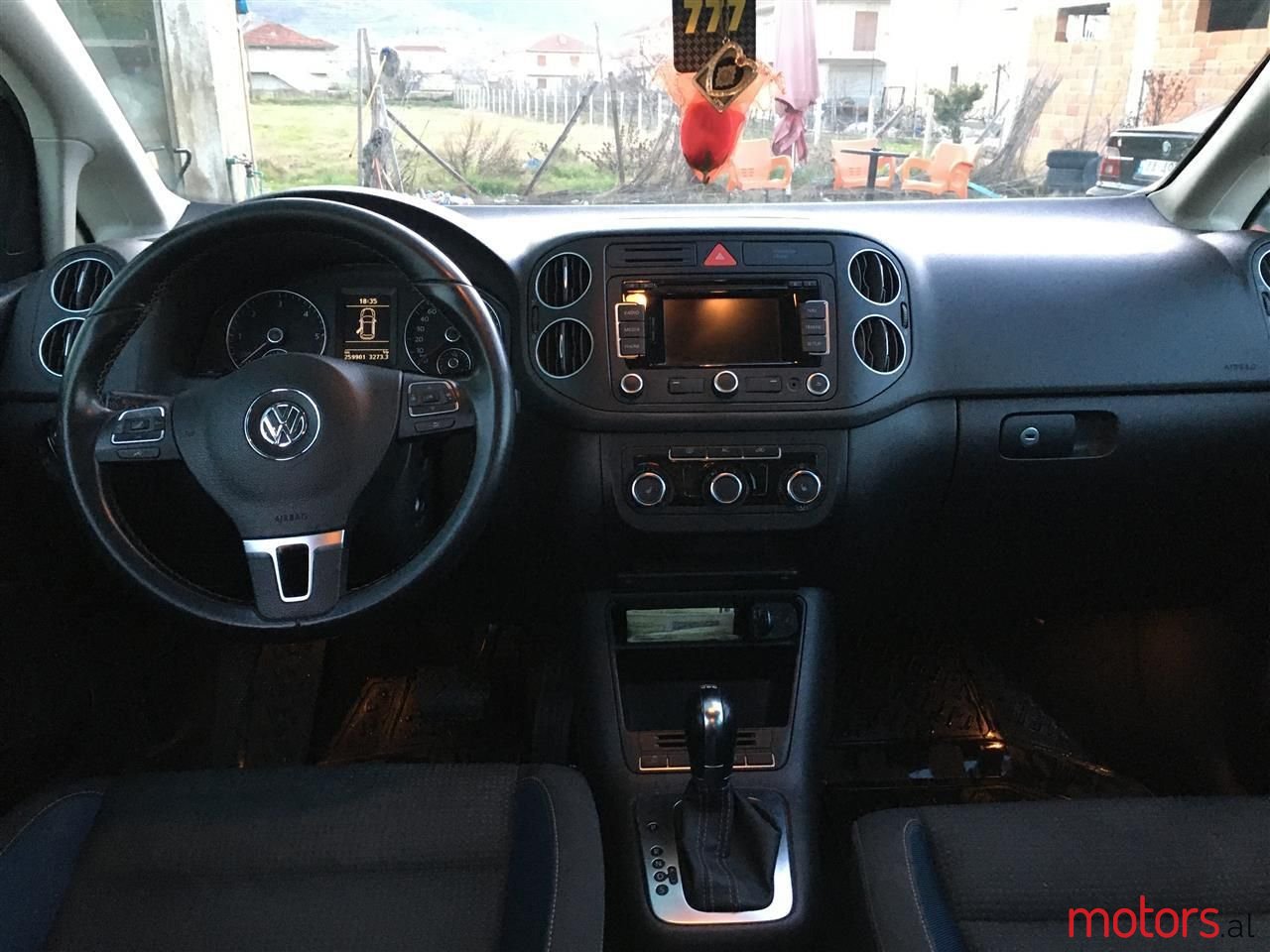 2011' Volkswagen Golf Plus photo #5