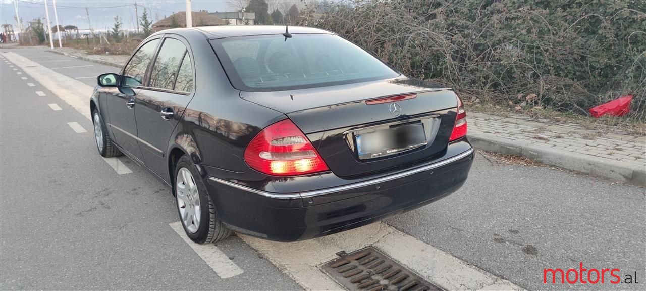 2005' Mercedes-Benz E 220 photo #3