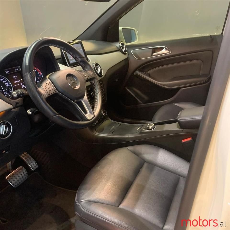 2013' Mercedes-Benz B 200 photo #6