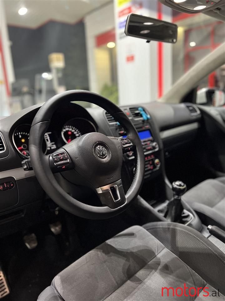 2010' Volkswagen Golf photo #5