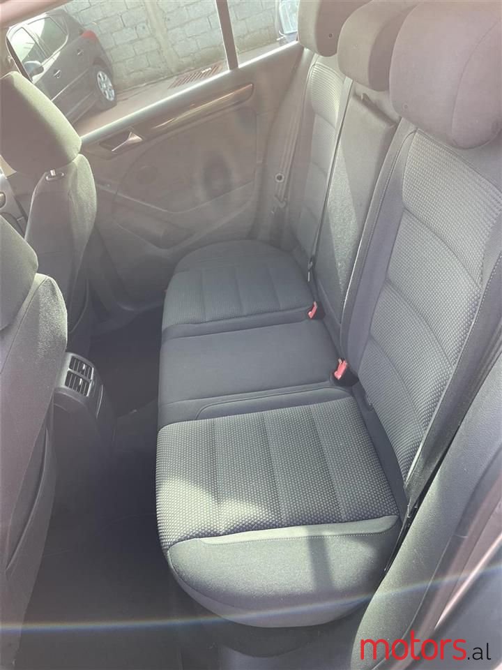 2010' Volkswagen Golf photo #5