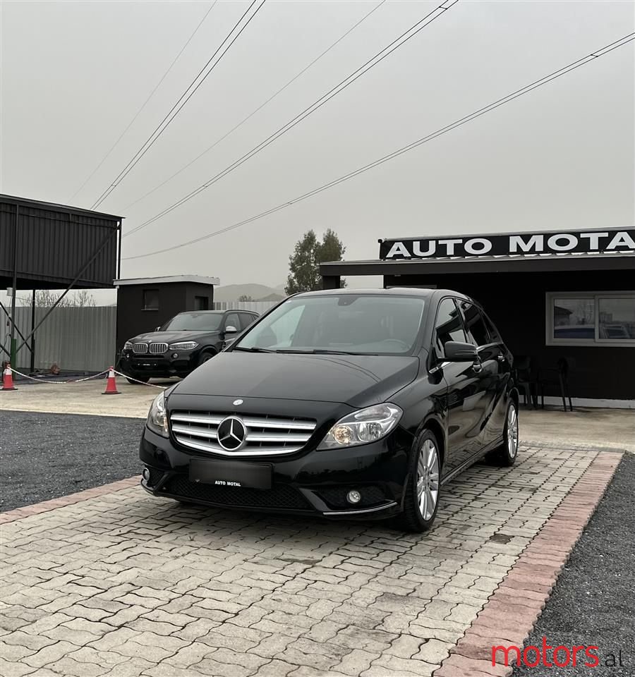 2013' Mercedes-Benz B 180 photo #1