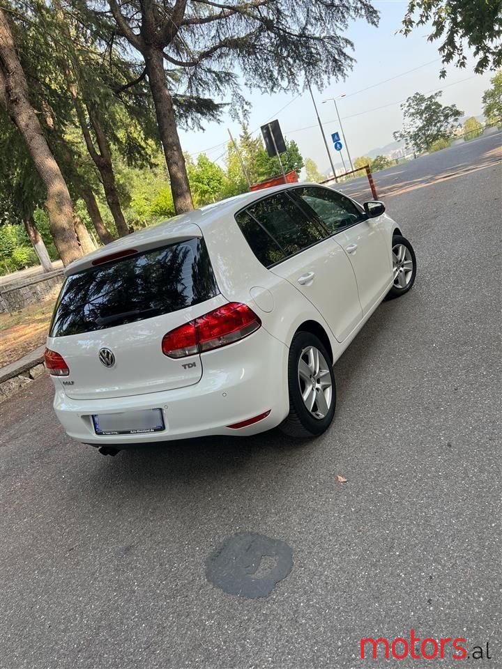 2009' Volkswagen Golf photo #5