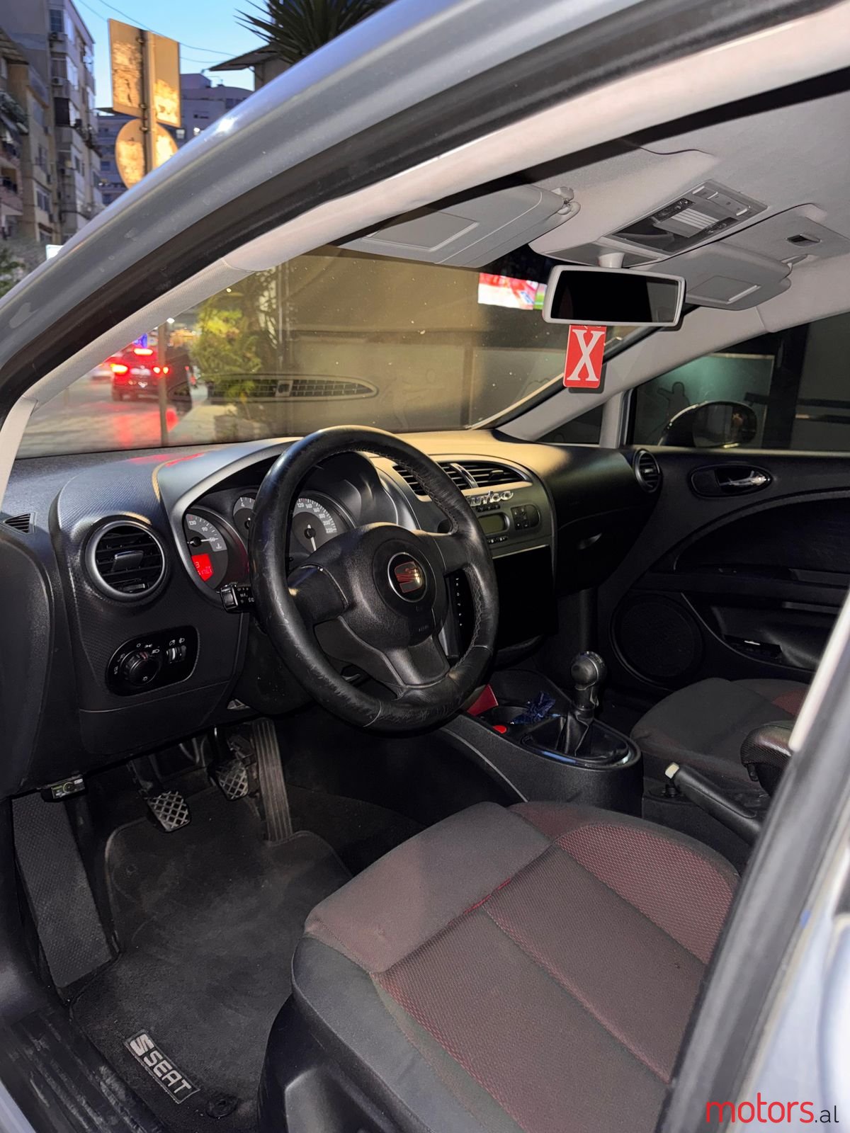 2005' SEAT Leon photo #5