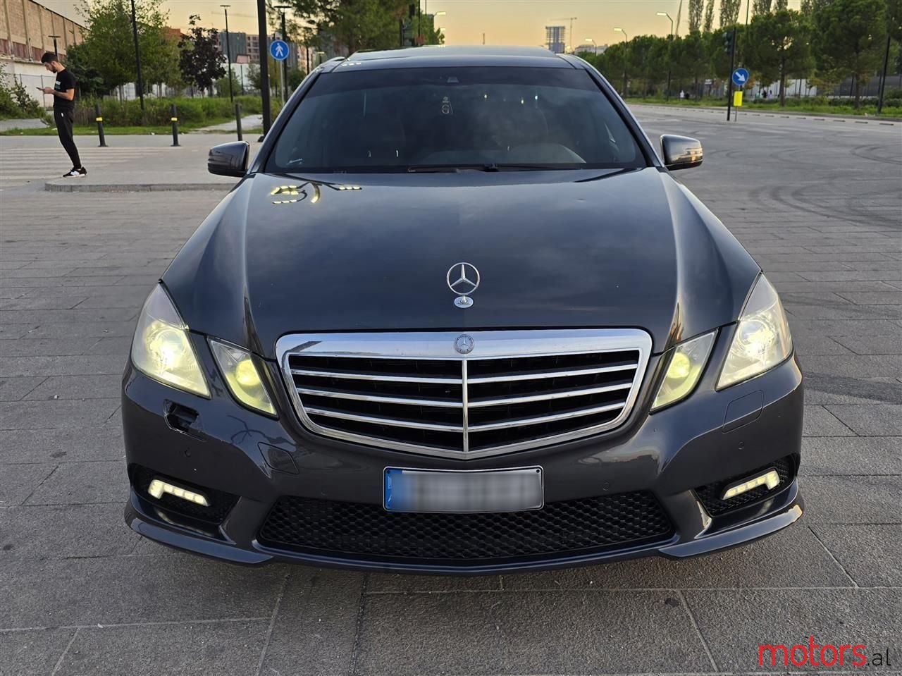 2011' Mercedes-Benz E 350 photo #6