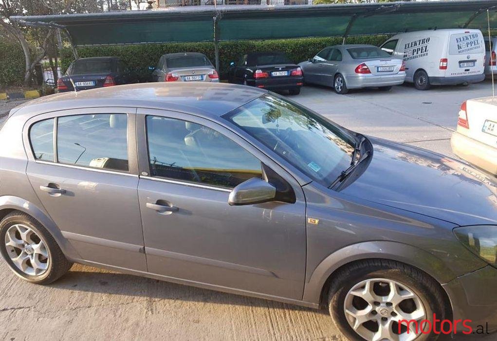 2005' Opel Astra photo #1