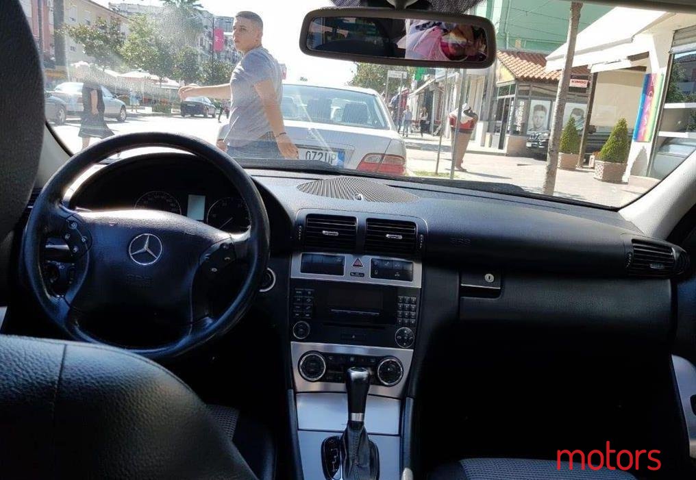 2005' Mercedes-Benz C 220 photo #2