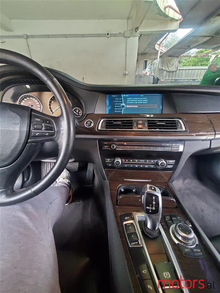 2010' BMW 750 photo #2
