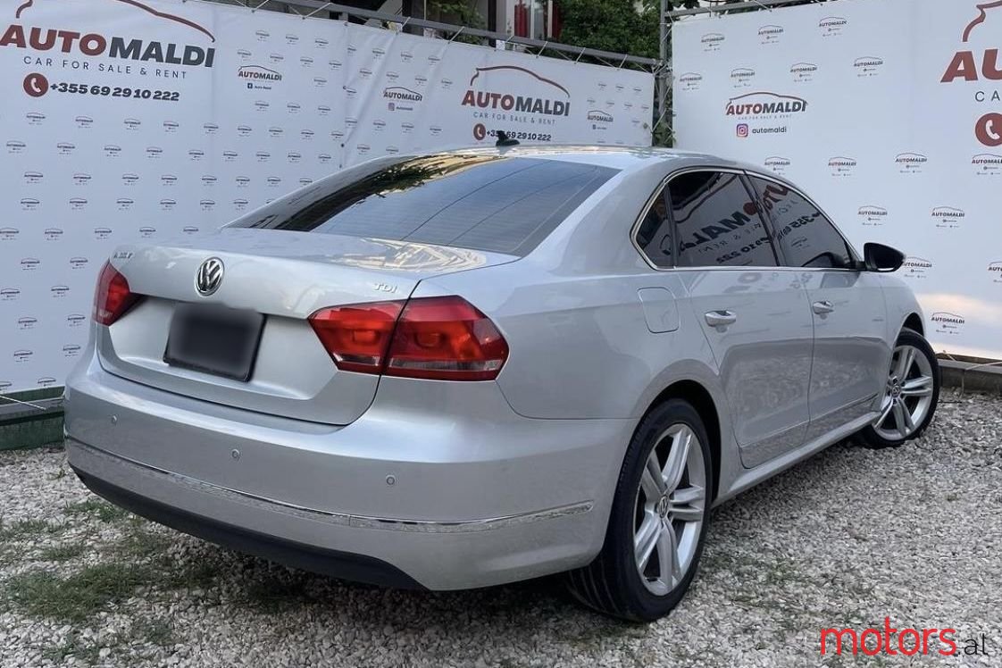 2015' Volkswagen Passat photo #5