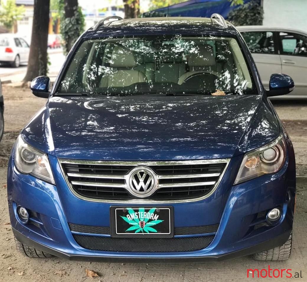 2010' Volkswagen Tiguan photo #3