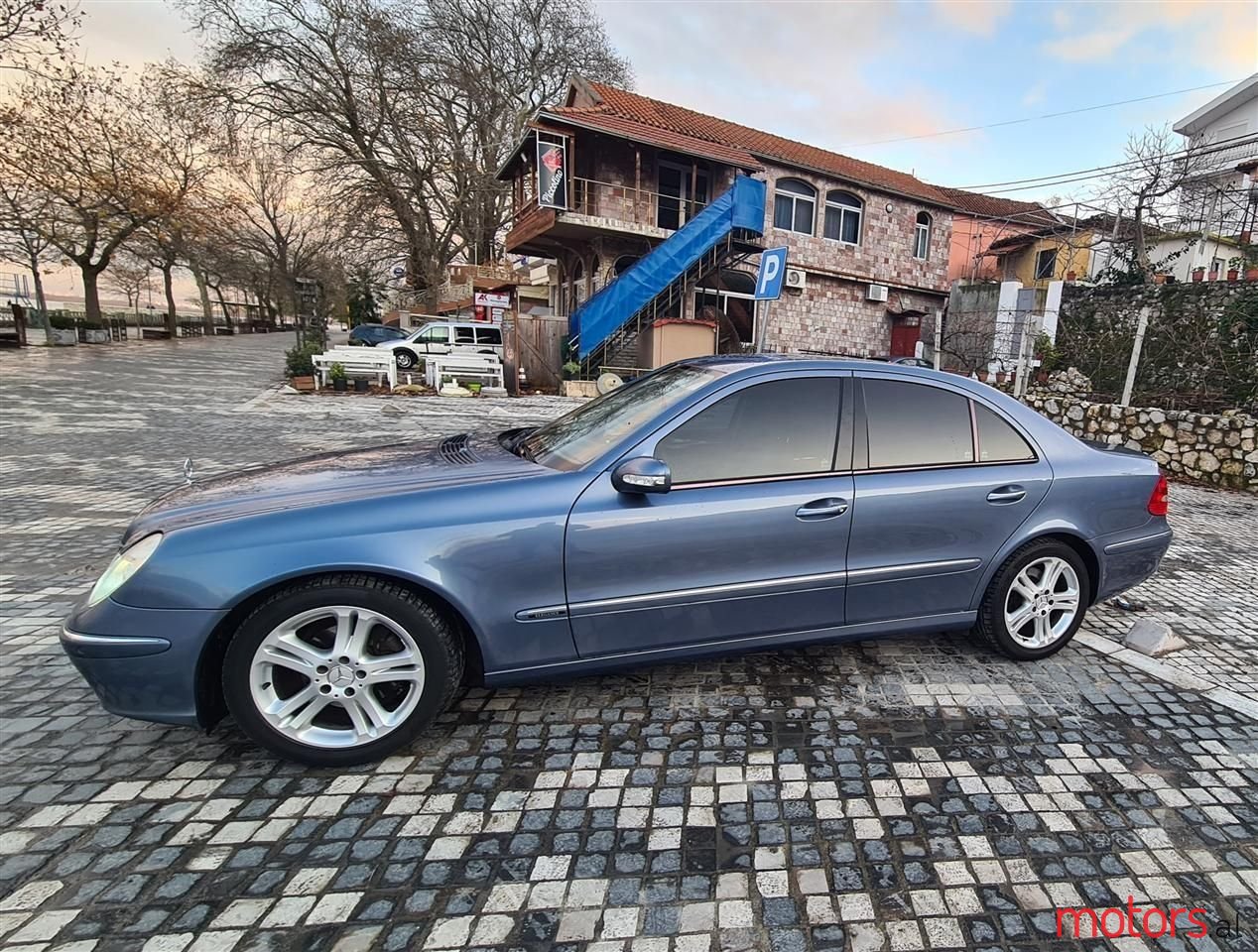 2005' Mercedes-Benz E 220 photo #2
