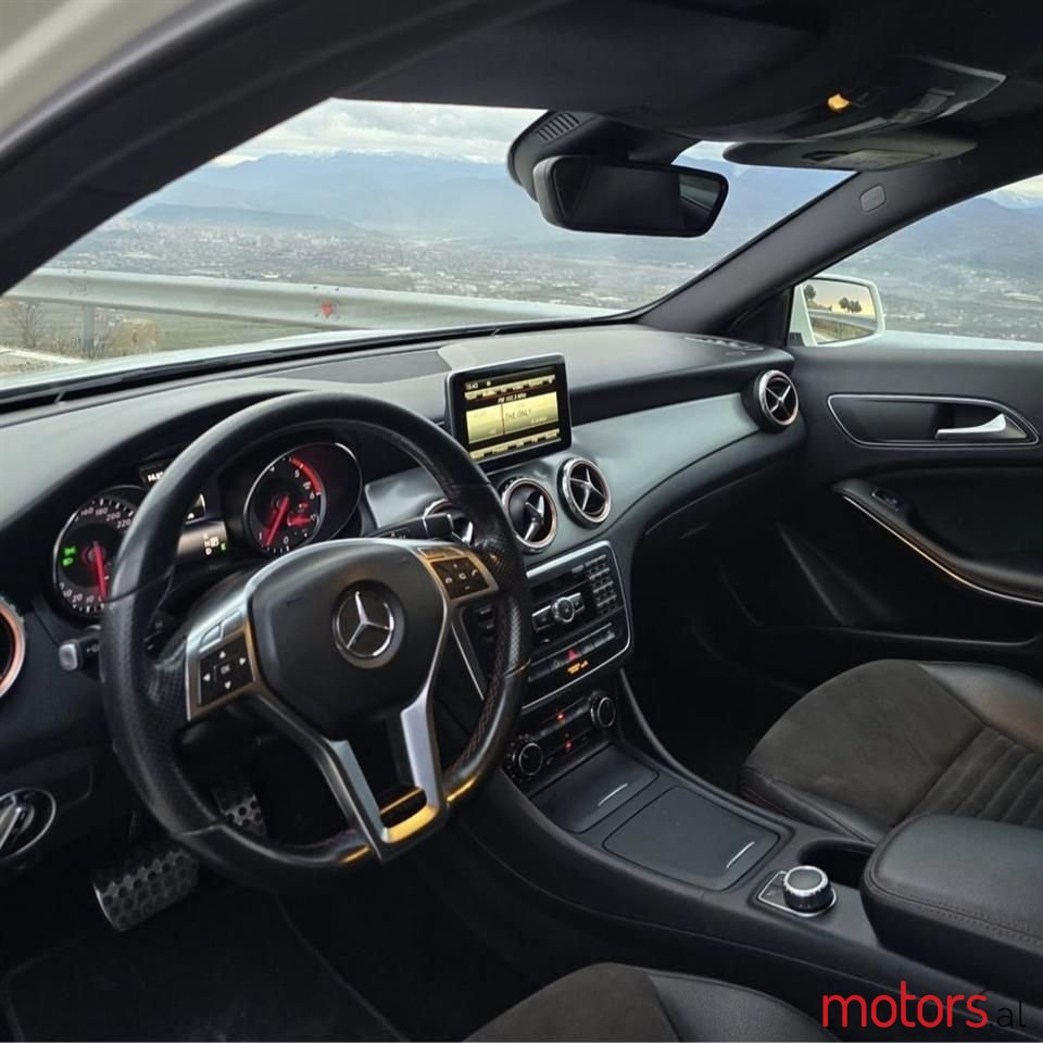 2015' Mercedes-Benz GLA 220 photo #6