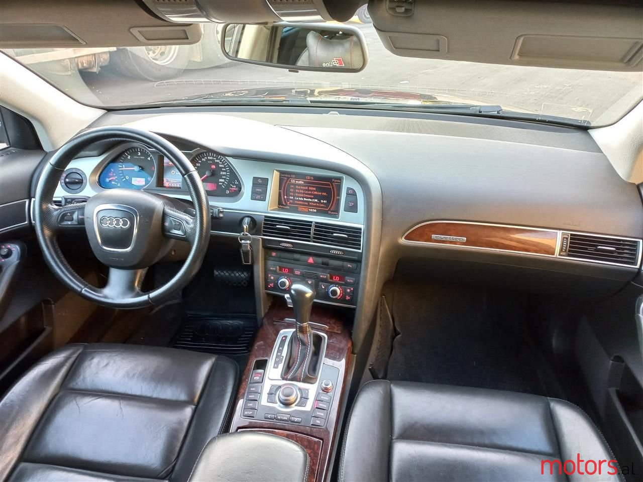 2009' Audi Allroad photo #5