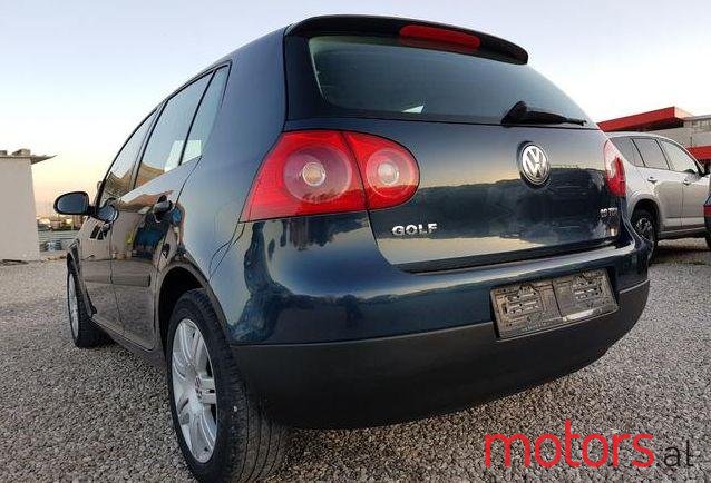 2004' Volkswagen Golf photo #2