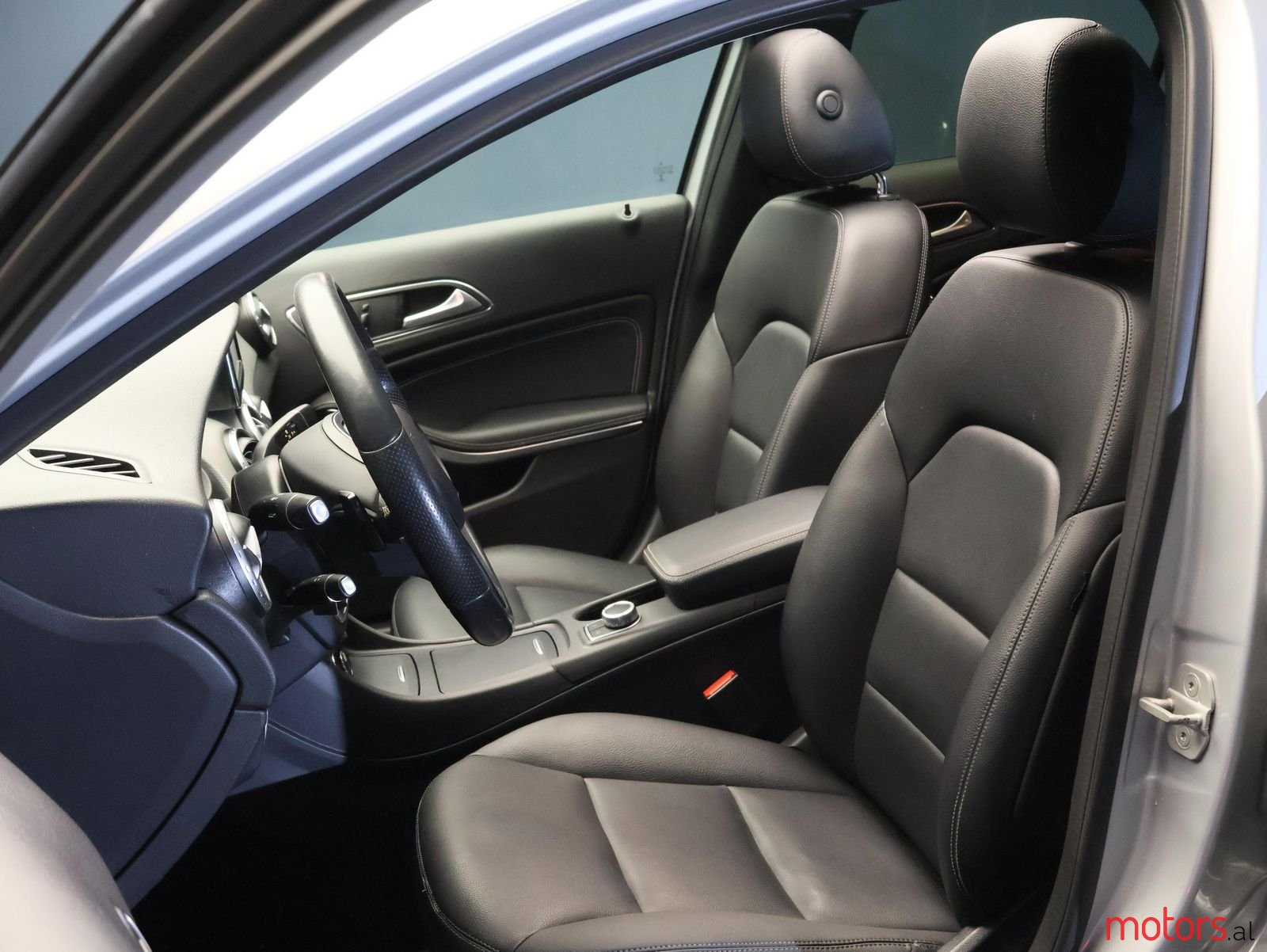 2015' Mercedes-Benz GLA 200 photo #5