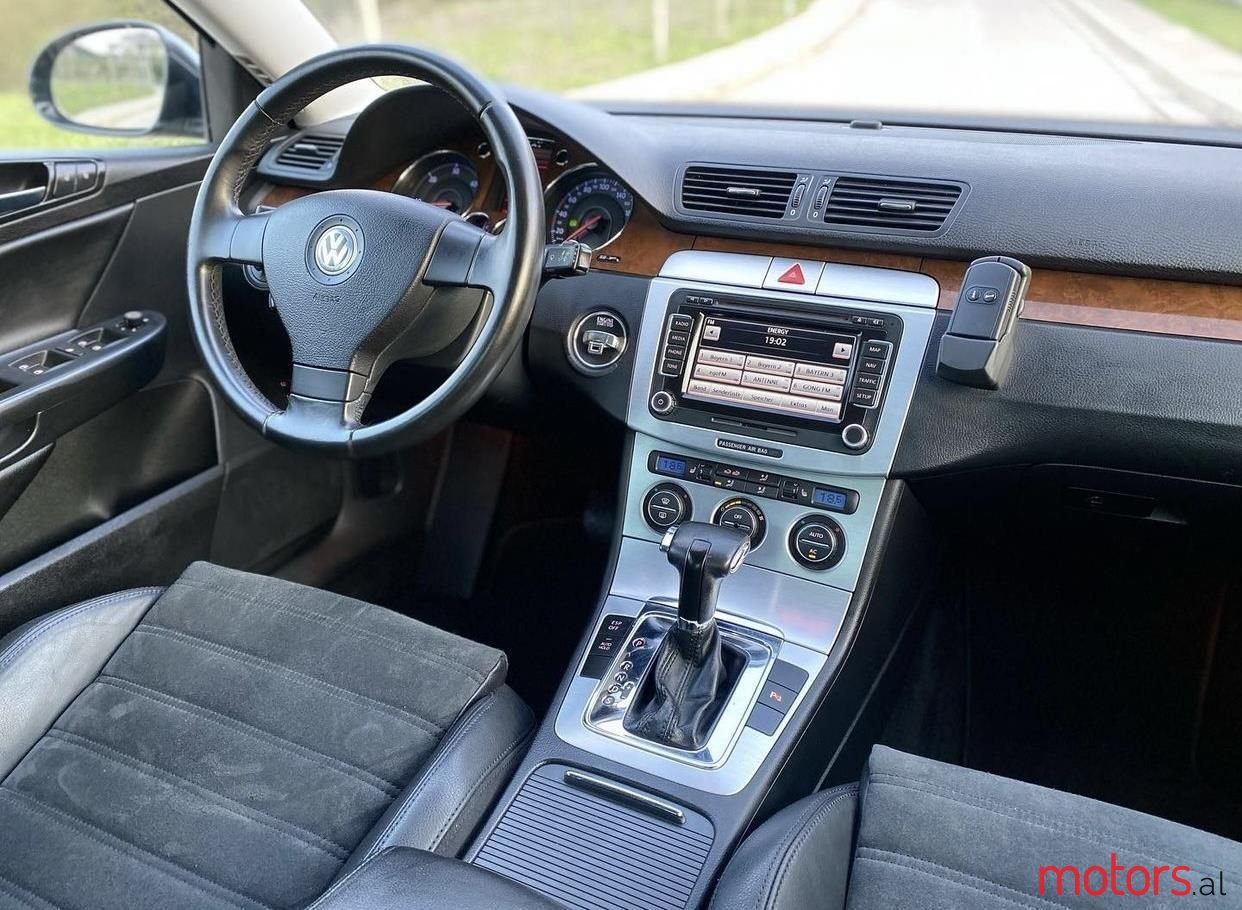 2007' Volkswagen Passat photo #6