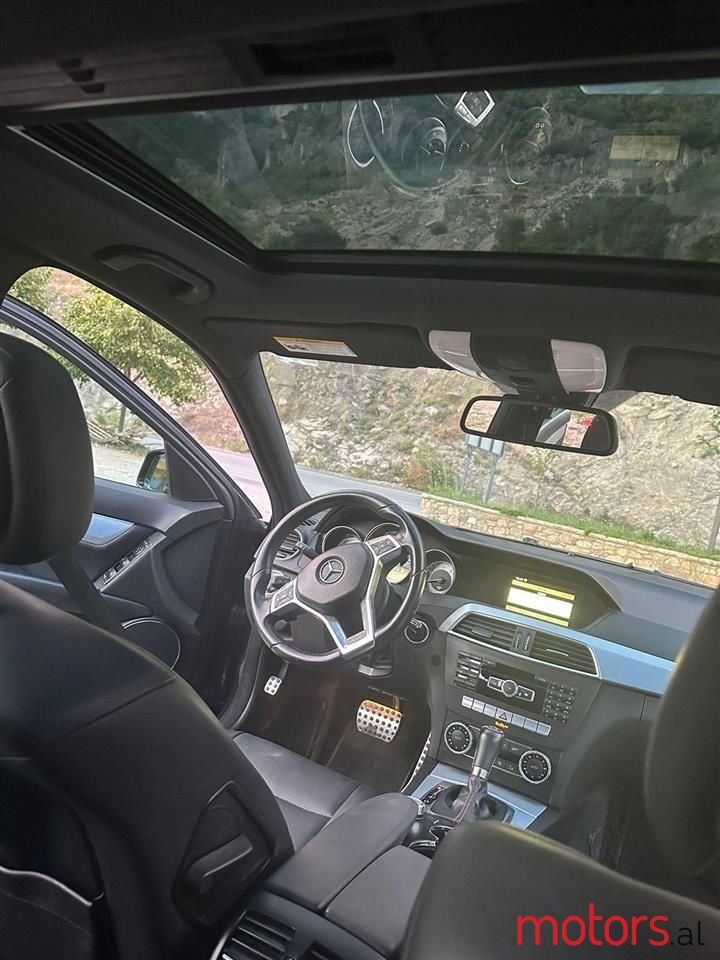 2012' Mercedes-Benz C 250 photo #3