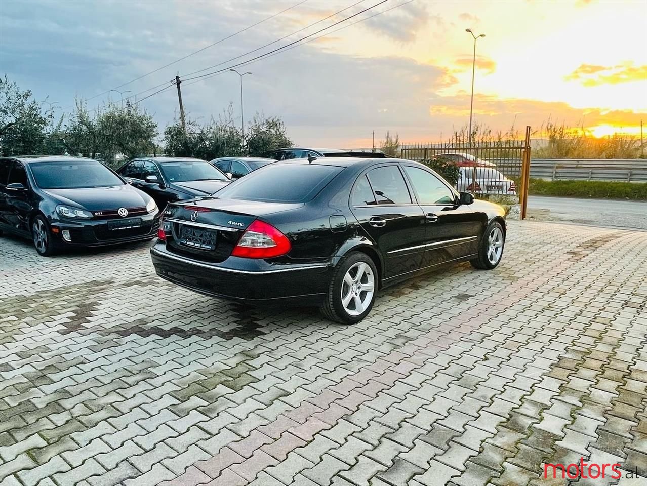 2008' Mercedes-Benz E 300 photo #3