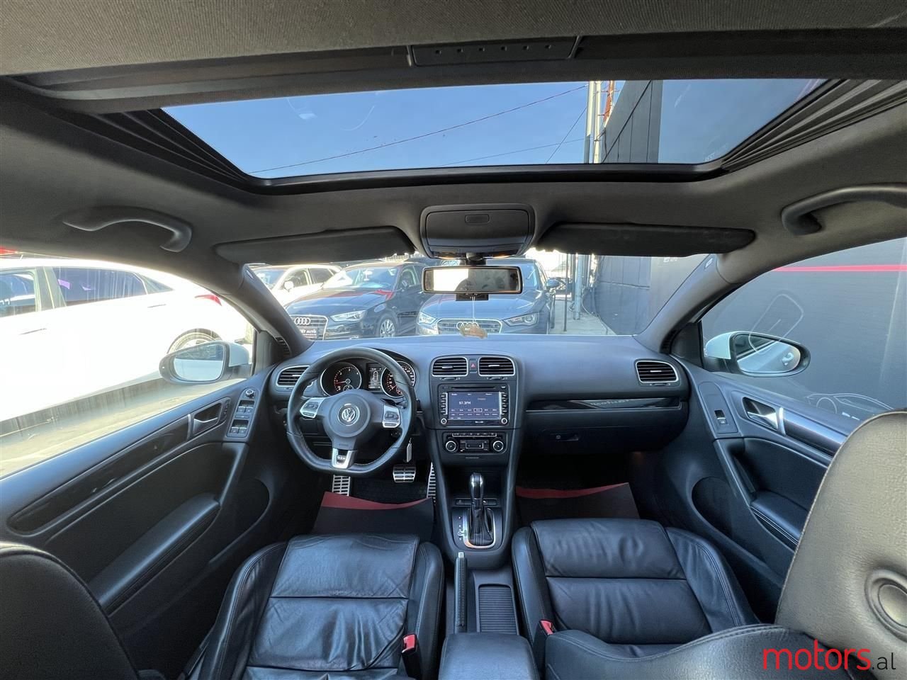 2011' Volkswagen Golf photo #5