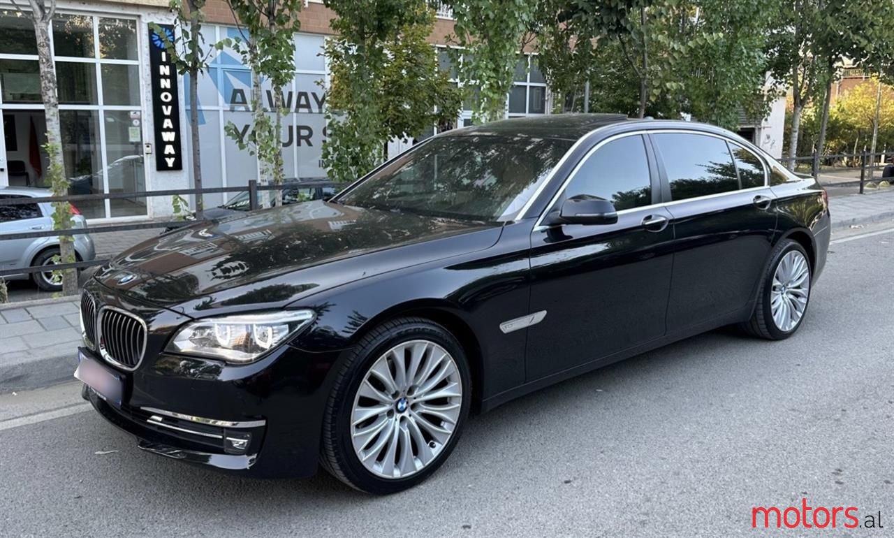 2015' BMW 730 photo #6