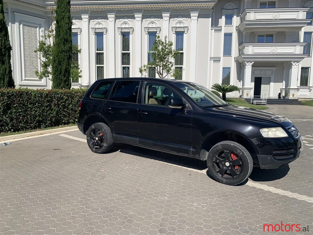 2005' Volkswagen Touareg photo #2