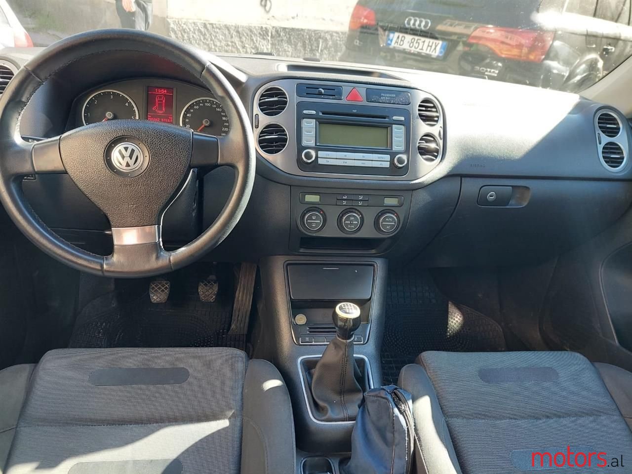 2008' Volkswagen Tiguan photo #2