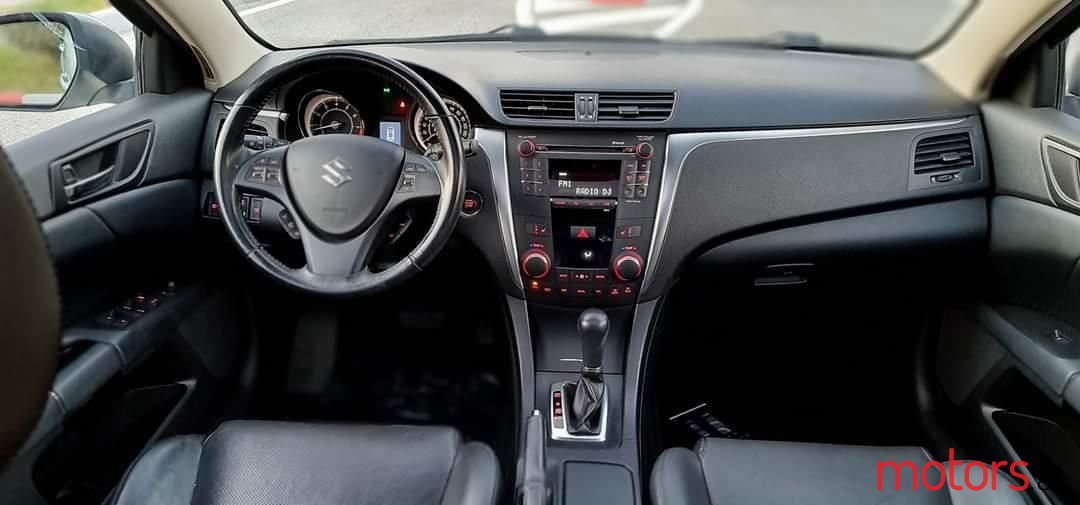 2011' Suzuki Kizashi photo #3