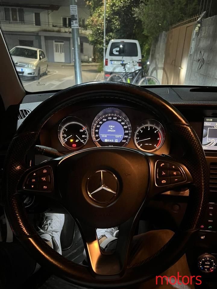 2009' Mercedes-Benz GLK 300 photo #3