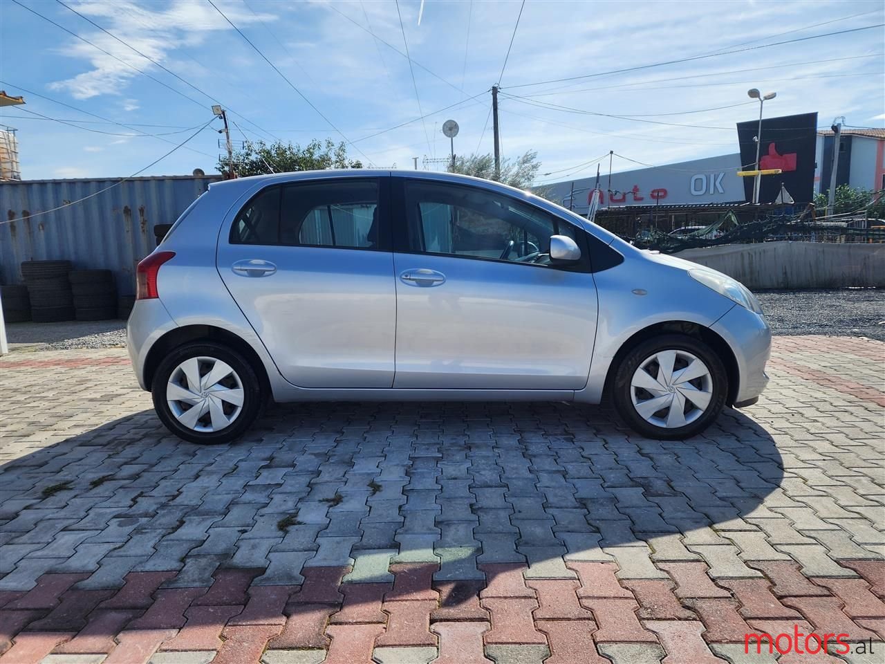 2009' Toyota Yaris photo #3