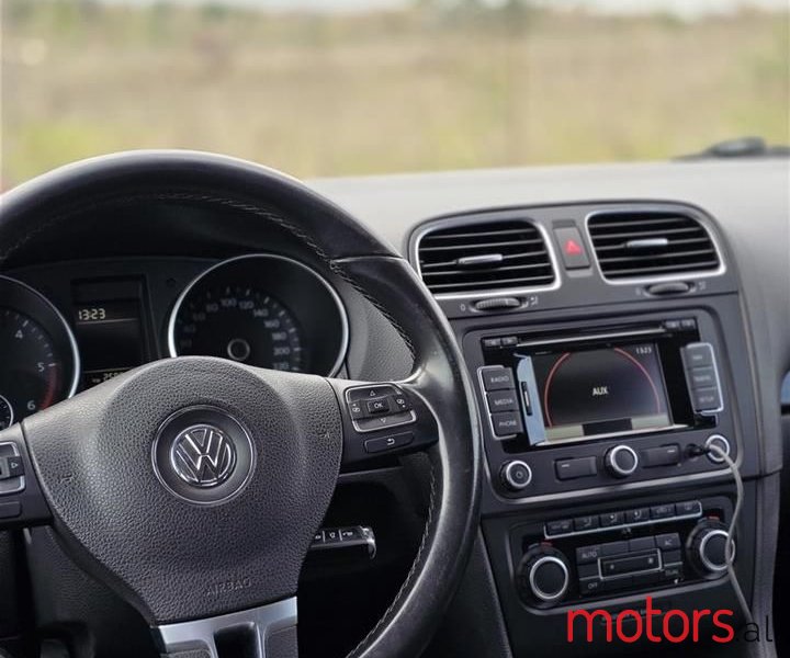 2010' Volkswagen Golf photo #4