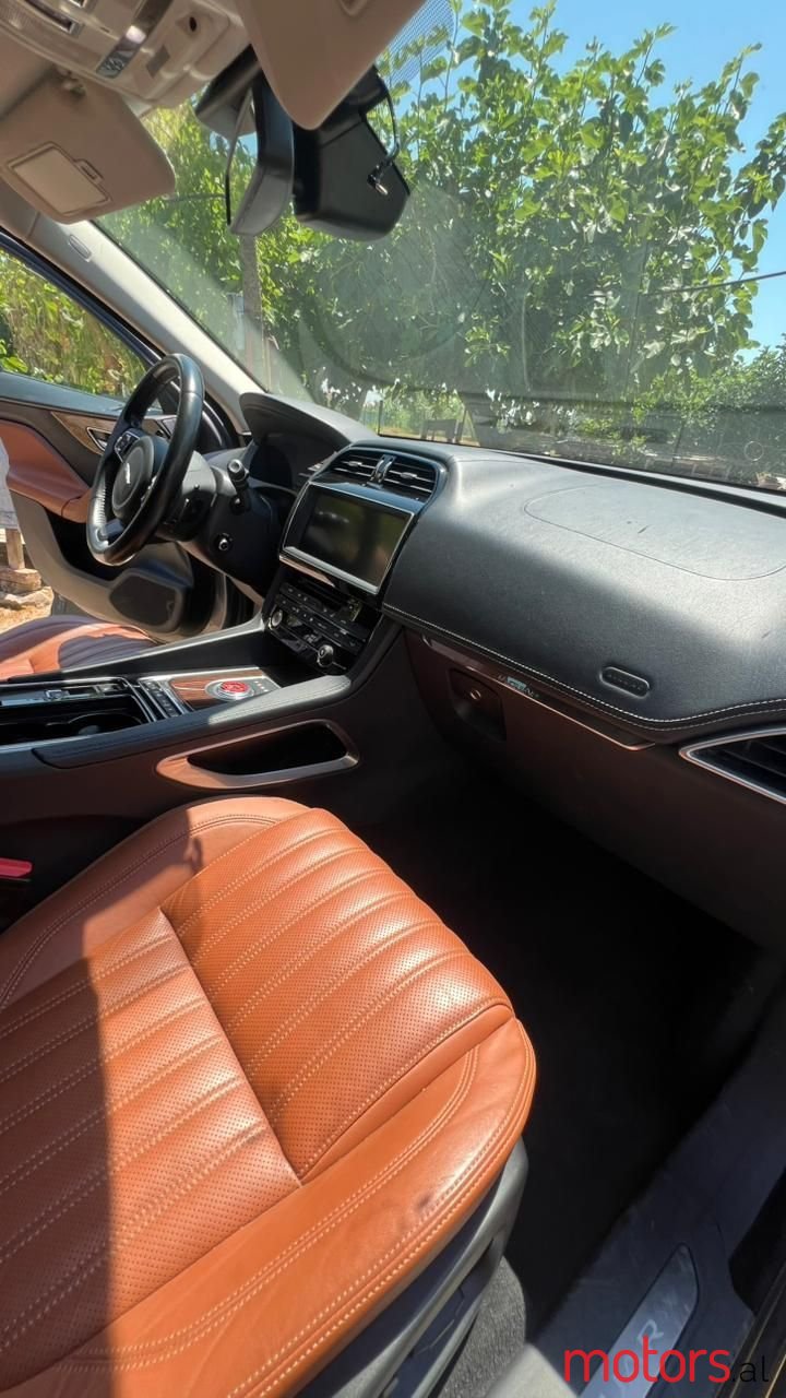 2017' Jaguar F-Pace photo #2