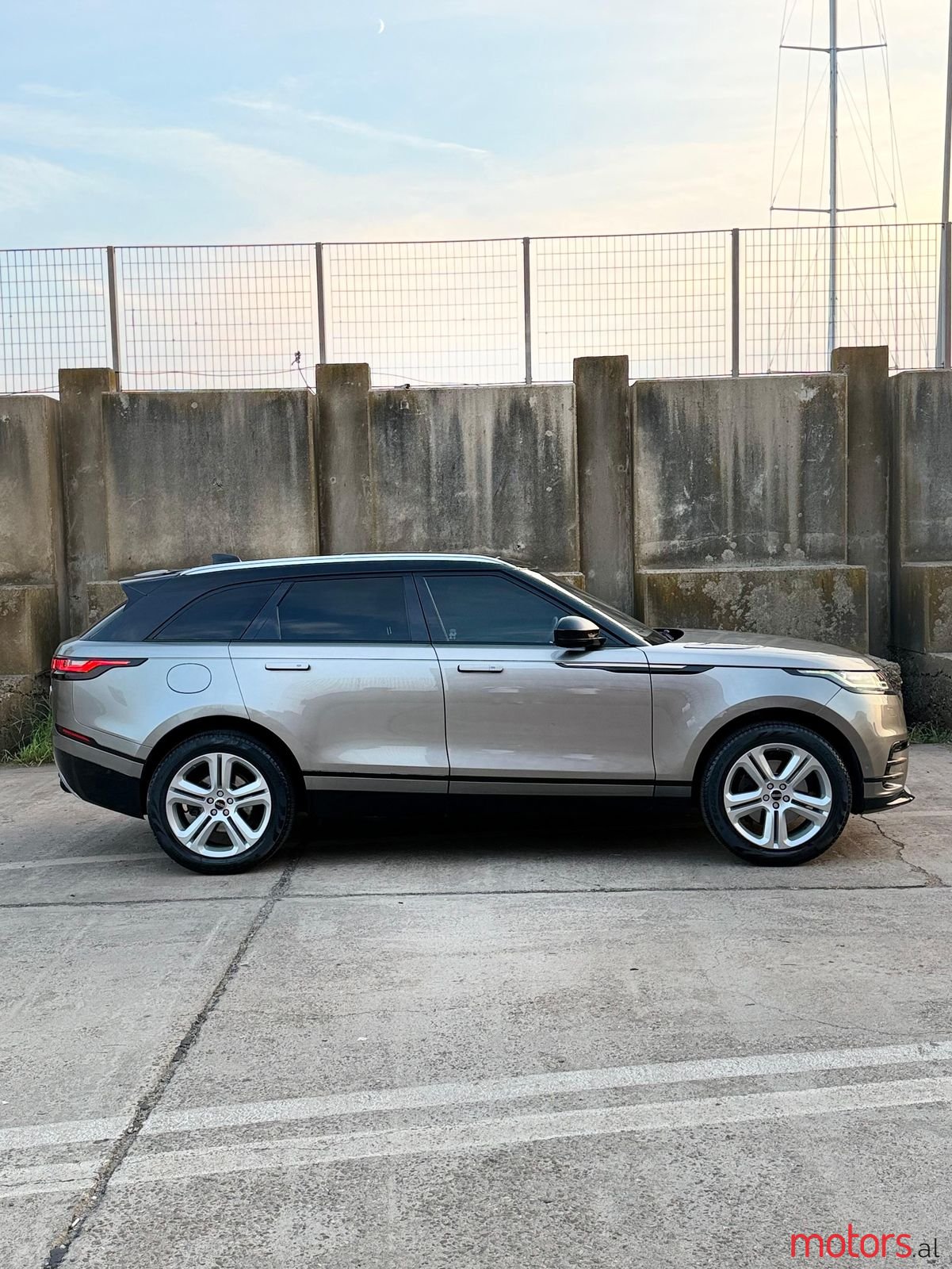 2018' Land Rover Range Rover Velar photo #3
