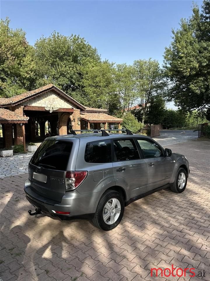 2010' Subaru Forester photo #5