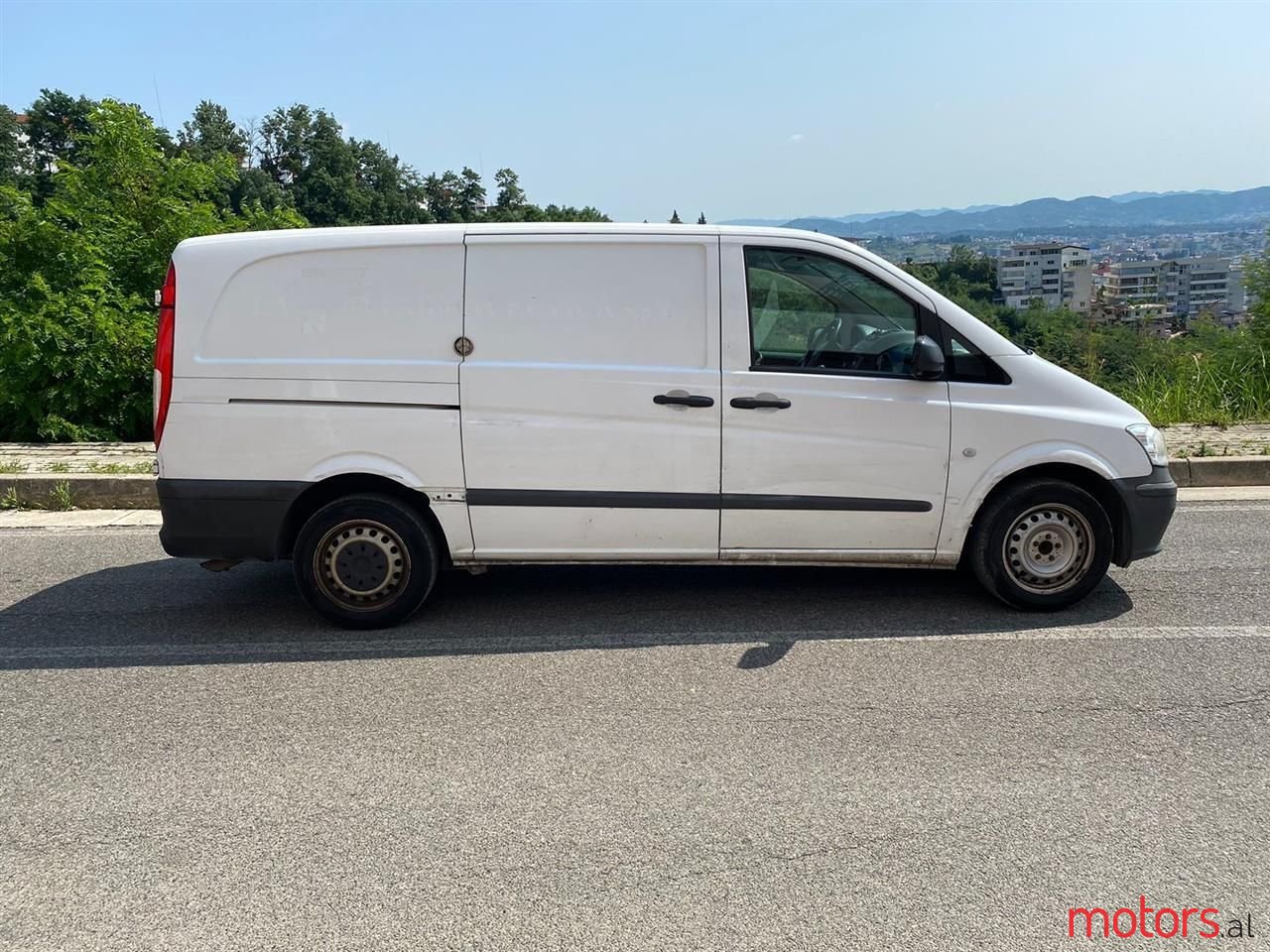 2013' Mercedes-Benz V 220 photo #3