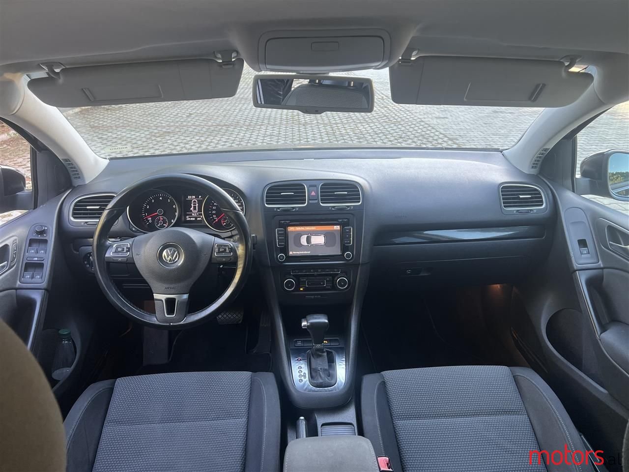 2011' Volkswagen Golf photo #4