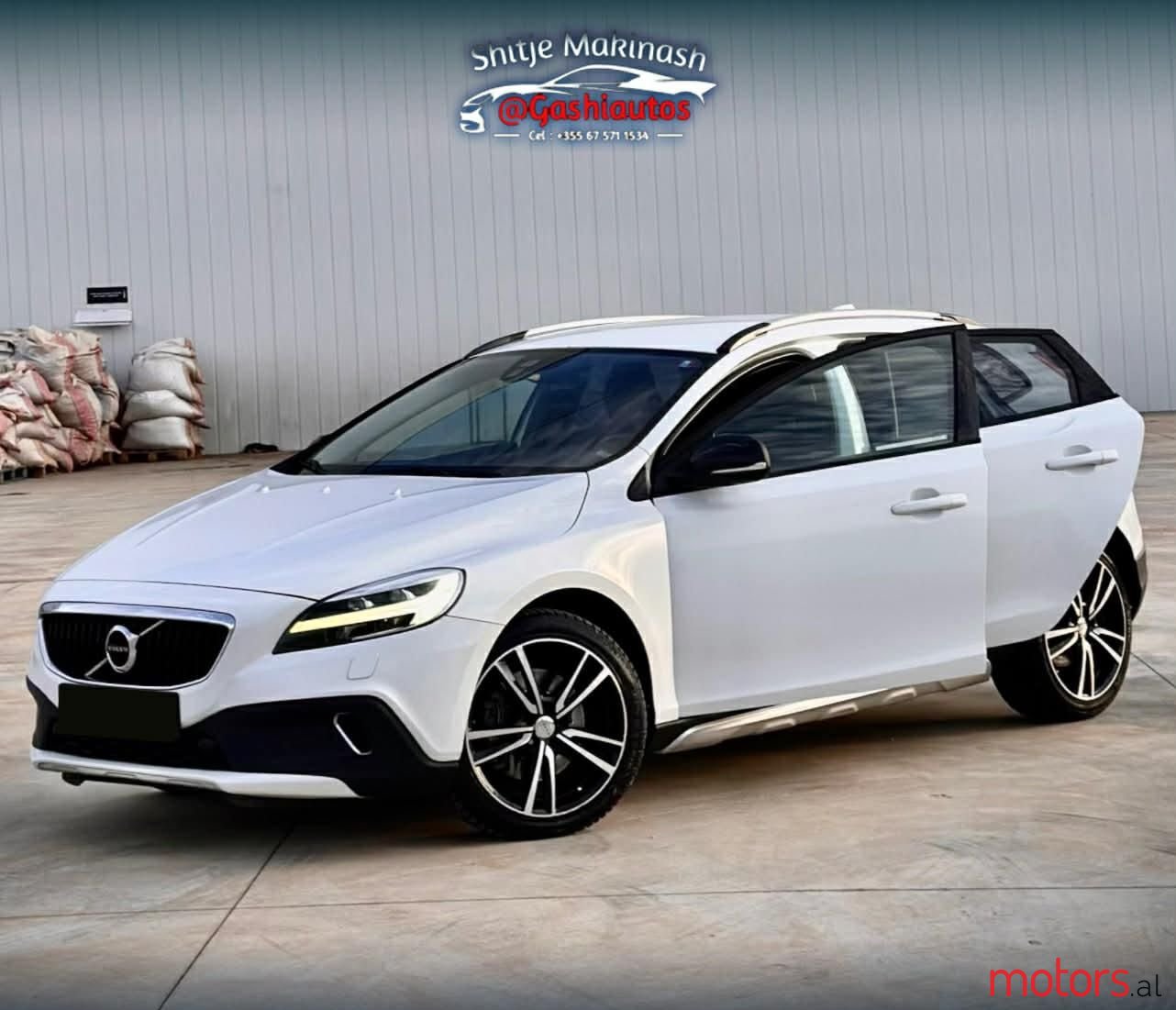 2016' Volvo V40 Cc photo #1