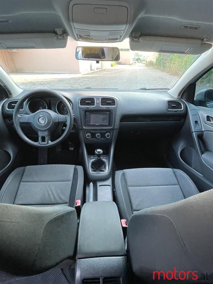 2009' Volkswagen Golf photo #3
