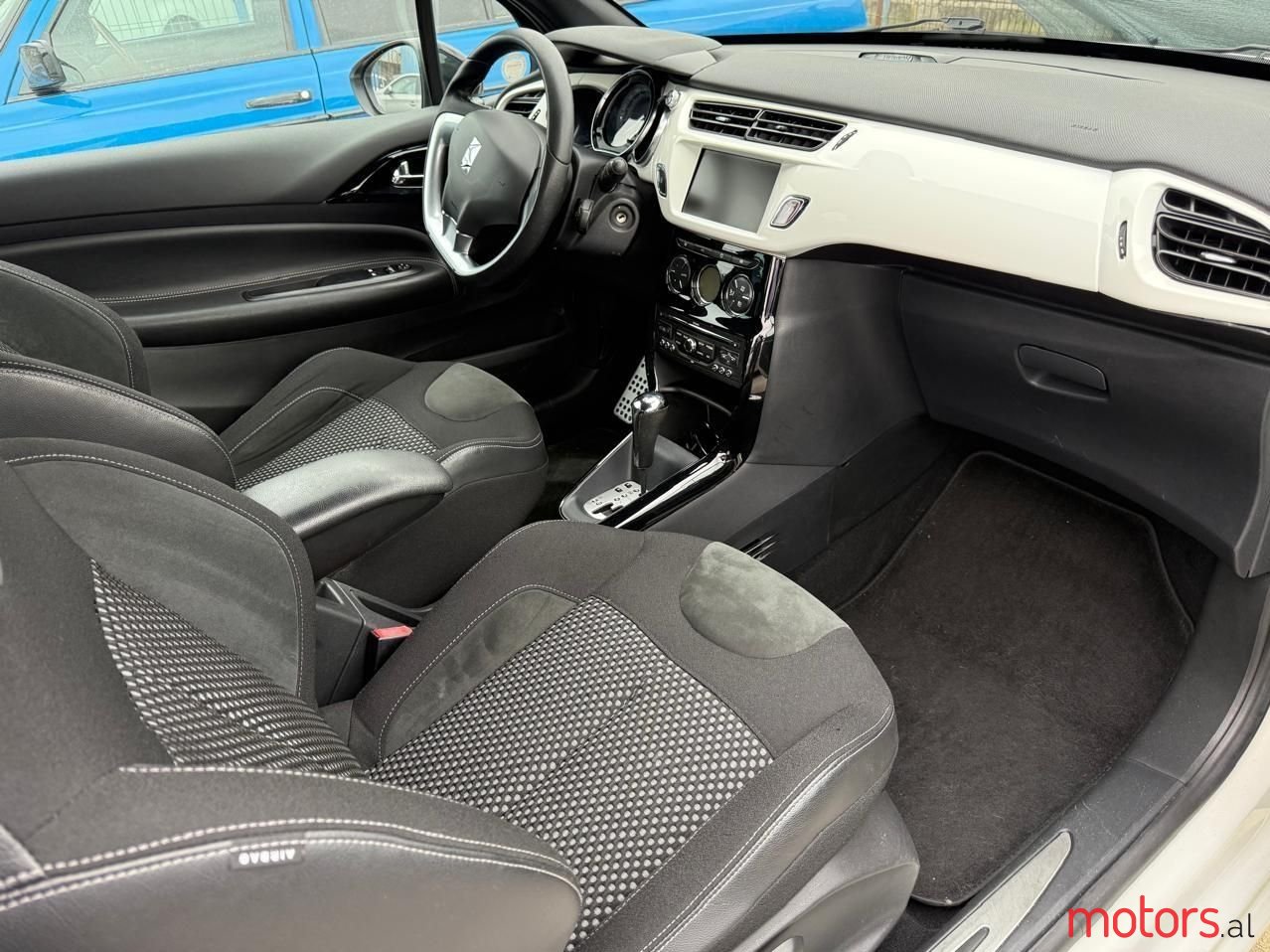 2012' Citroen DS3 photo #4