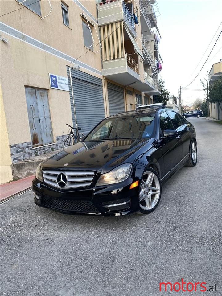 2012' Mercedes-Benz C 300 photo #2