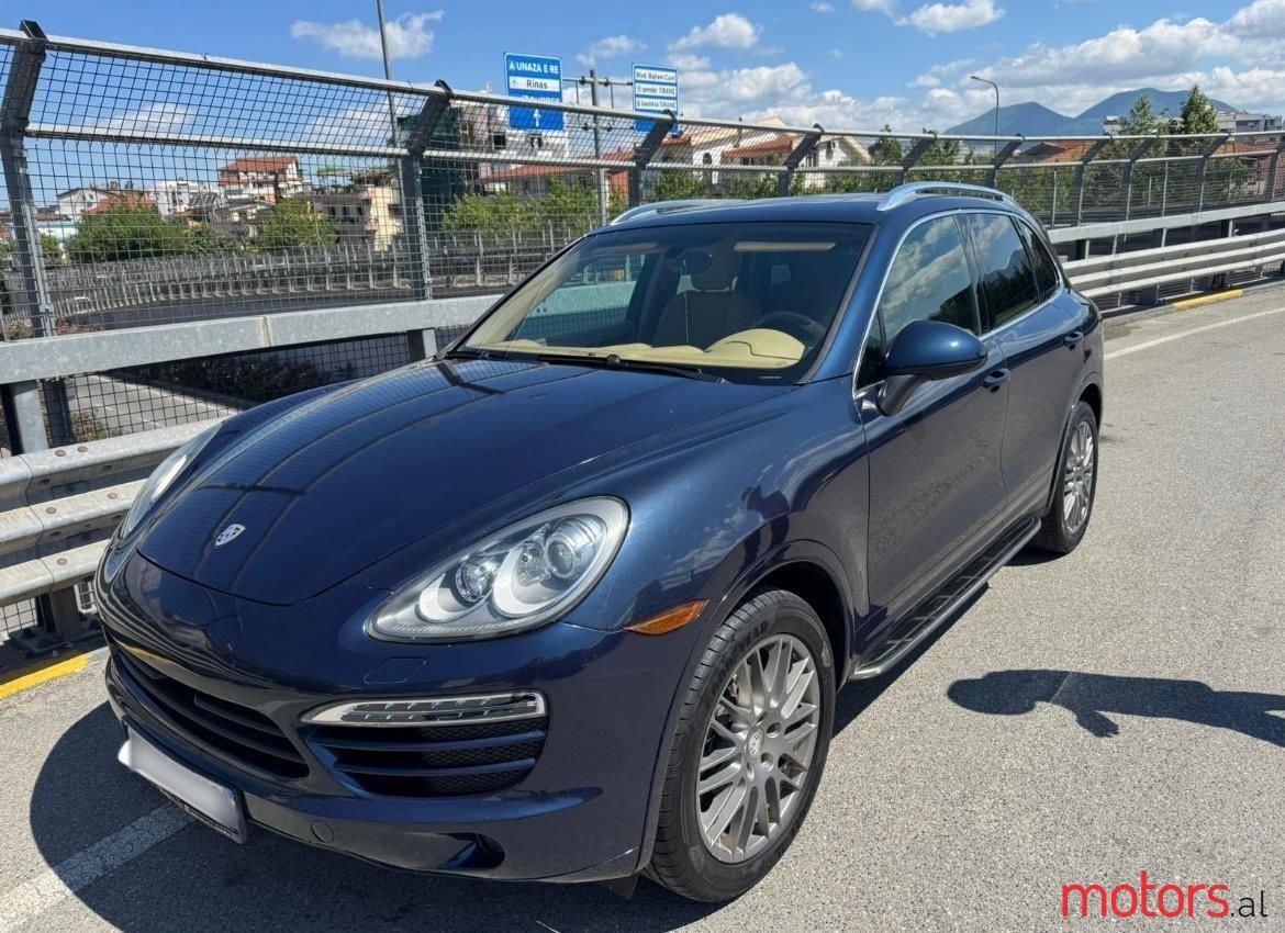 2011' Porsche Cayenne photo #2