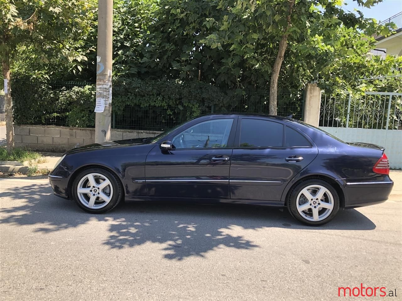 2004' Mercedes-Benz E 270 photo #3